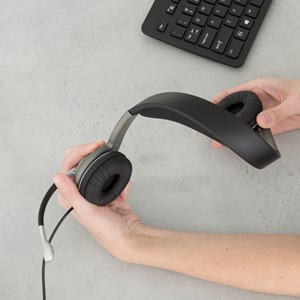Mobile-Ready Multimedia Headset w/ Boom Microphone
