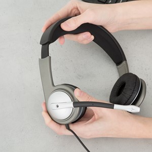Mobile-Ready Multimedia Headset w/ Boom Microphone