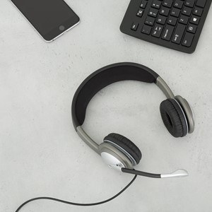 Mobile-Ready Multimedia Headset w/ Boom Microphone