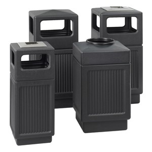 Recessed Panel Outdoor Trash Can w/ Lid