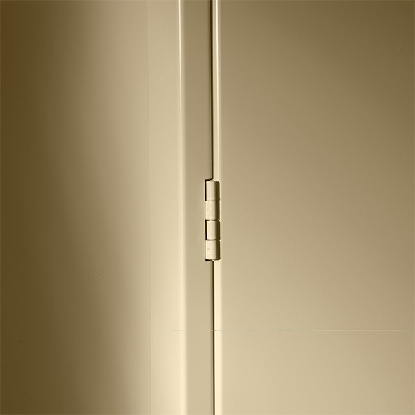 Deluxe Combination Cabinet - Hinge detail